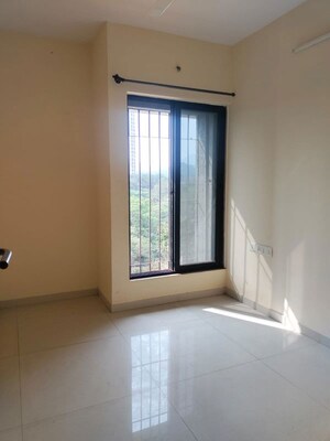 Room in 2.5 BHK Apartment at Dosti Desire, Brahmand – for Rent