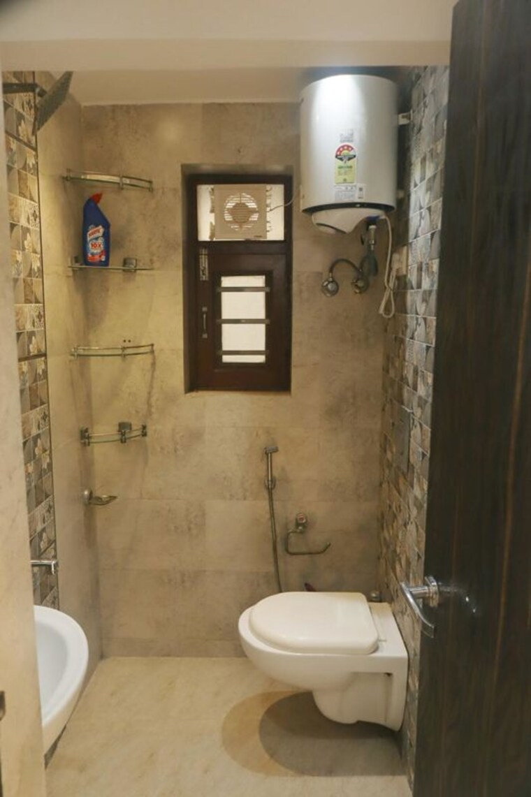 Bathroom, vasant kunj 2 Bedroom 1100 Sq.Ft. Apartment In Vasant Kunj Delhi 10236763