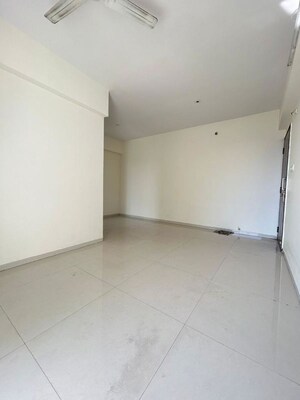 Room in 2 BHK Apartment at L And T Seawoods Residences, Seawoods – for Rent