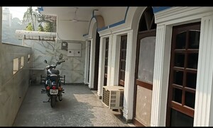 Team Area in 2.5 BHK Villa at RWA Apartments Sector 41, Sector 41 – for Rent