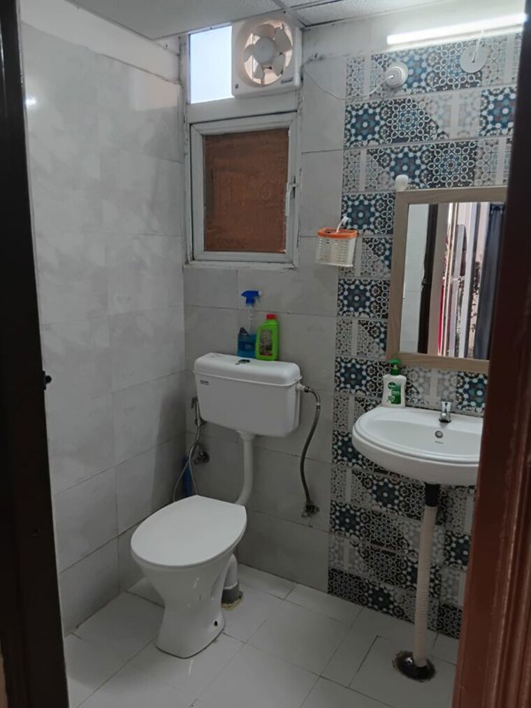 Bathroom, signature-global-proxima 2 Bedroom 675 Sq.Ft. Apartment In Sector 89 Gurgaon 10236774