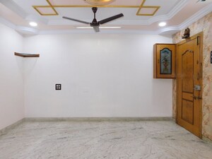 Room in 2 BHK Apartment at Mulund East – for Sale