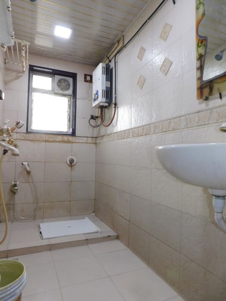 Bathroom, mulund east 2 Bedroom 900 Sq.Ft. Apartment In Mulund East Mumbai 10236770