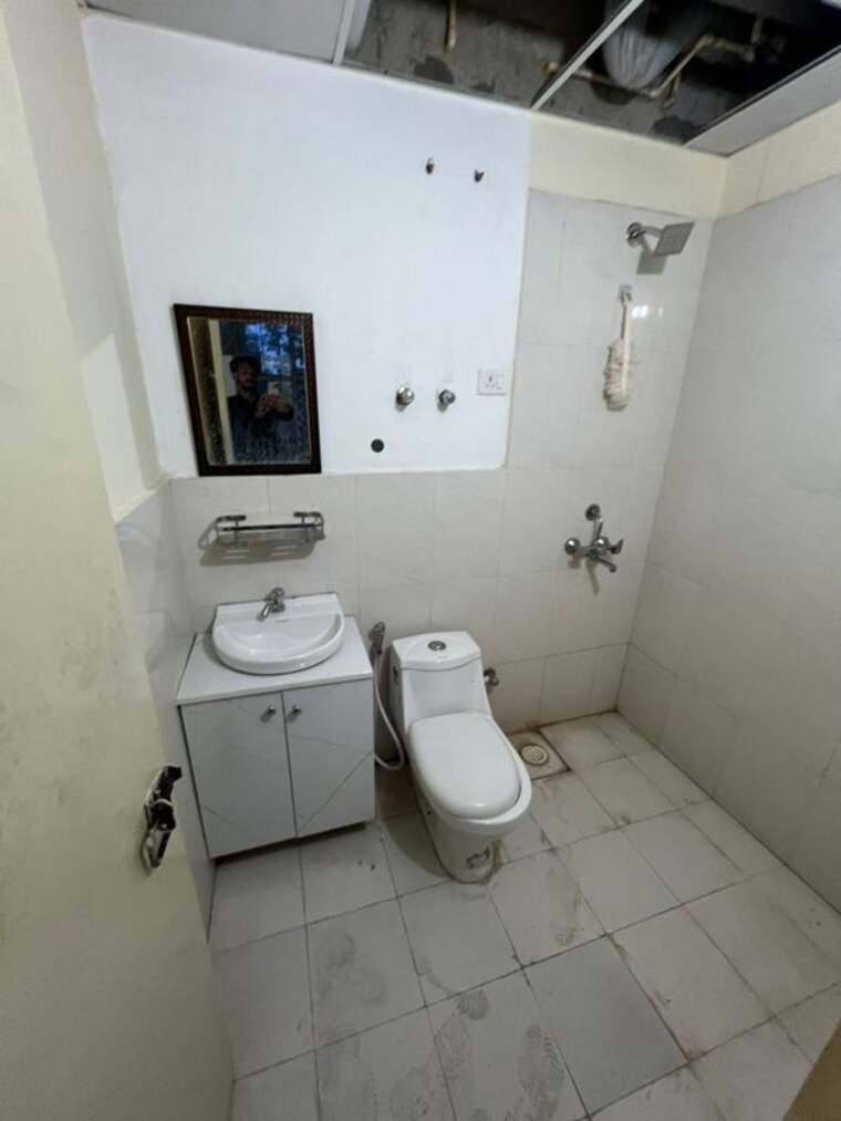Bathroom, pyramid-fusion-homes 2 Bedroom 598 Sq.Ft. Apartment In Sector 70a Gurgaon 10236791