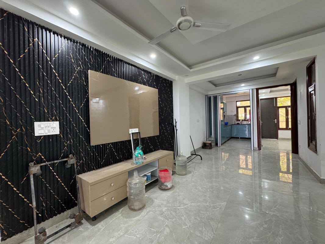 3 BHK + Servant Room Apartment For Rent in Chattarpur