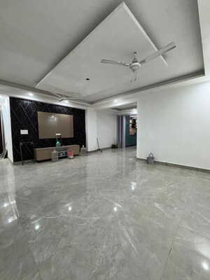Parking in 3 BHK Apartment at Chattarpur – for Rent
