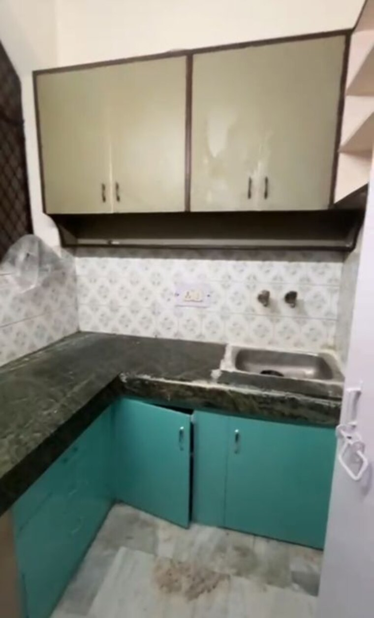 Kitchen, west patel nagar 1 RK 300 Sq.Ft. Builder Floor In West Patel Nagar Delhi 10236806