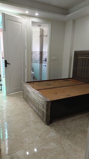 Room in 1 BHK Builder Floor at Saket – for Rent