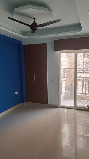 Room in 3 BHK Apartment at Aims Greens Avenue, Sector 4 Greater Noida – for Sale