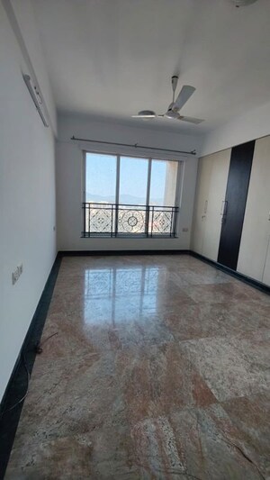 Room in 3 BHK Apartment at Hiranandani Gardens Octavius, Powai – for Rent