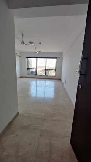 Room in 3 BHK Apartment at Hiranandani Gardens Octavius, Powai – for Rent