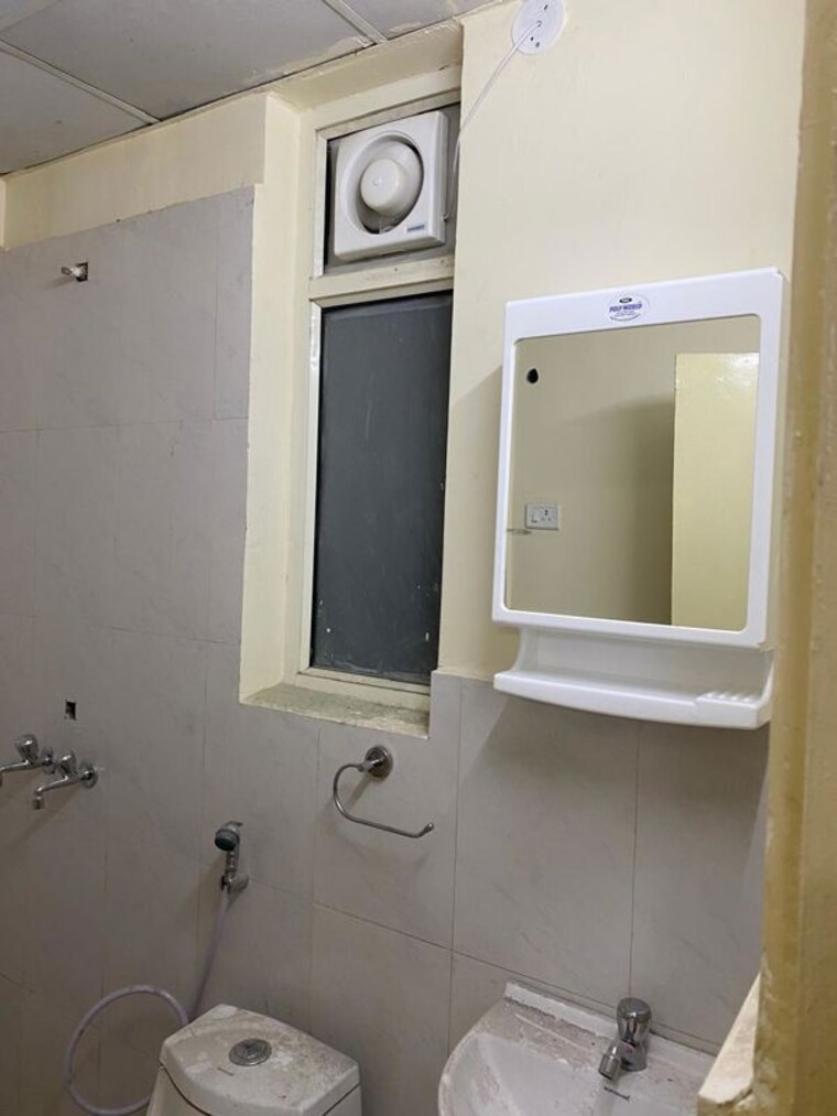 Bathroom, pyramid-fusion-homes 2 Bedroom 598 Sq.Ft. Apartment In Sector 70a Gurgaon 10236881