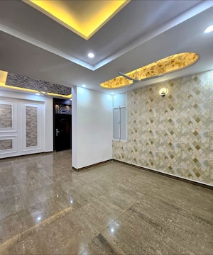 Room in 3 BHK Builder Floor at A and M Shakti Plaza, Shakti Khand Iii – for Rent