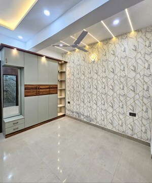 Room in 3 BHK Builder Floor at A and M Shakti Plaza, Shakti Khand Iii – for Rent