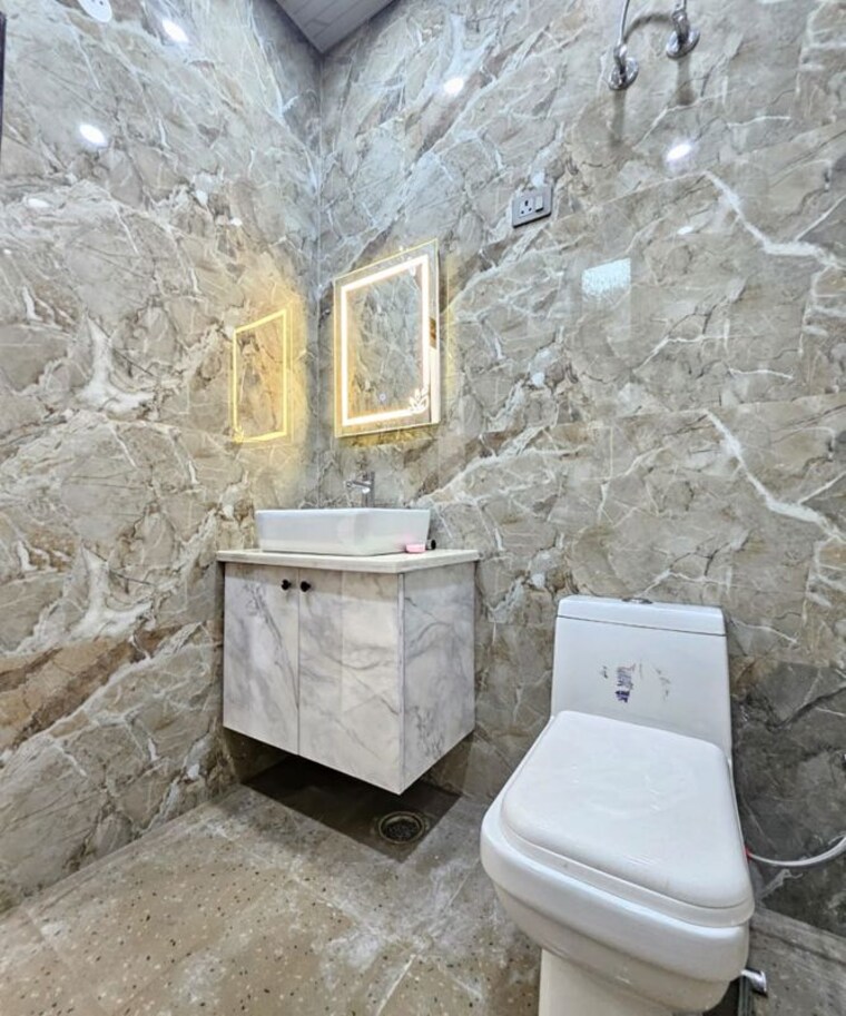 Bathroom, a-and-m-shakti-plaza 3 Bedroom 1000 Sq.Ft. Builder Floor In Shakti Khand Iii Ghaziabad 10236897