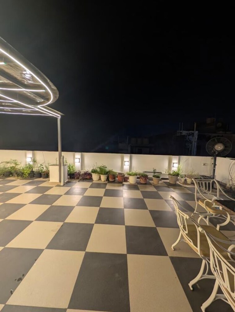 Terrace, vasant kunj enclave 4 Bedroom 2000 Sq.Ft. Builder Floor In Vasant Kunj Enclave Delhi 10236795