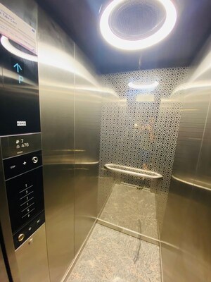 Lift in 4 BHK Builder Floor at Vasant Kunj Enclave – for Rent