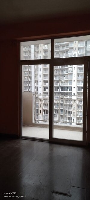 Room in 3 BHK Apartment at Mahagun My Woods, Sector 16c Greater Noida – for Rent
