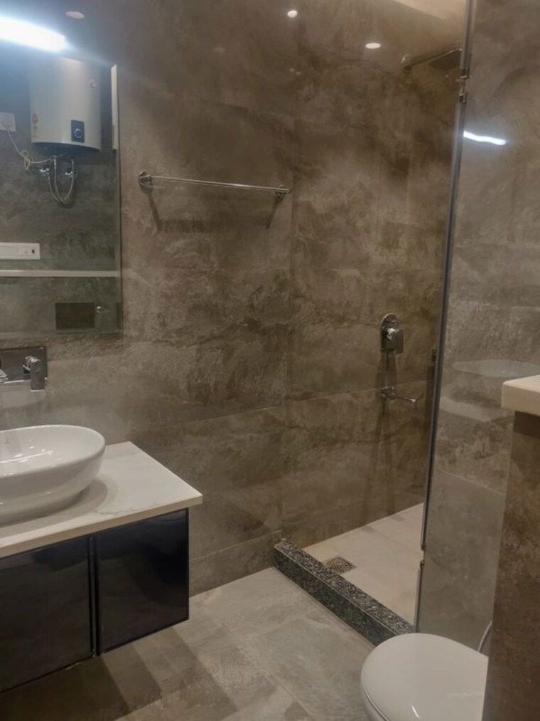 Bathroom, south city 1 4 Bedroom 3000 Sq.Ft. Builder Floor In South City 1 Gurgaon 10236963