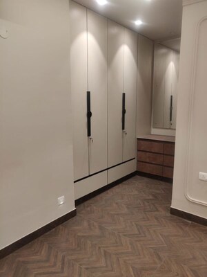 Room in 4 BHK Builder Floor at South City 1 – for Rent