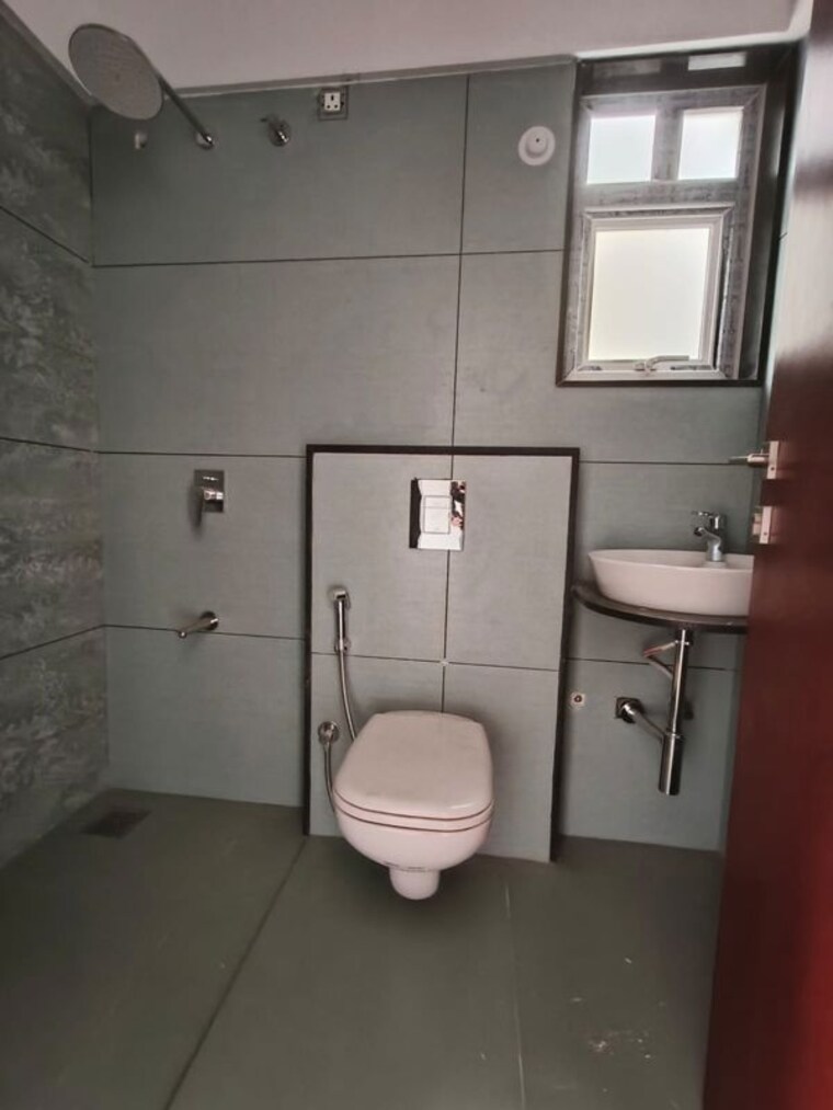 Bathroom, baner 3 Bedroom 1101 Sq.Ft. Apartment In Baner Pune 10236956