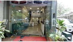 Showroom For Rent in Golden Park Complex