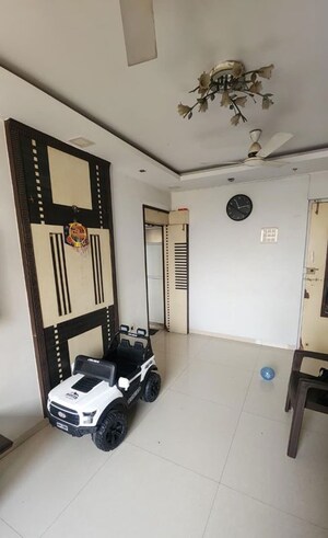 Master Bedroom in 5 BHK Apartment at Pant Nagar – for Sale