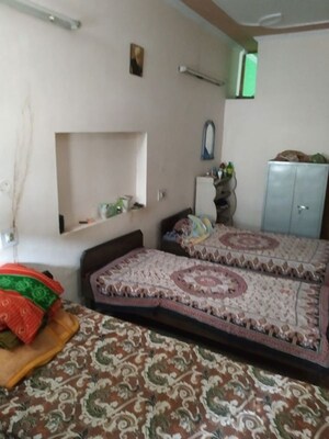 Bedroom in 2.5 BHK Builder Floor at Sector 32 – for Rent