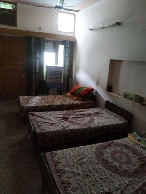Bedroom in 2.5 BHK Builder Floor at Sector 32 – for Rent