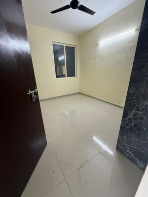 Room in 3 BHK Apartment at Pyramid Altia, Sector 70 – for Rent