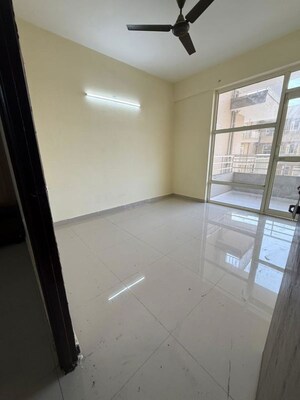 Room in 3 BHK Apartment at Pyramid Altia, Sector 70 – for Rent