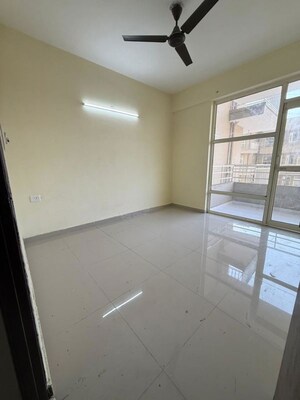 Room in 3 BHK Apartment at Pyramid Altia, Sector 70 – for Rent