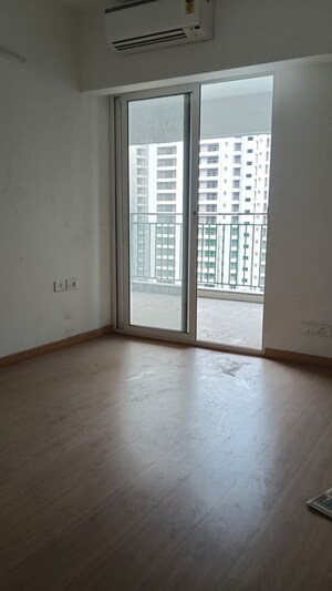 Room in 4 BHK Apartment at Godrej Woods, Sector 43 – for Rent