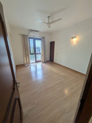 Room in 3 BHK Apartment at Lavelle Road – for Rent