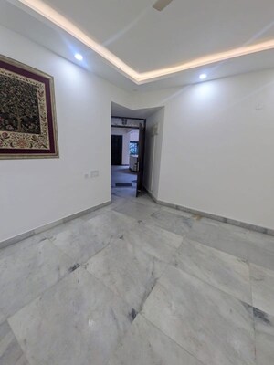 Room in 3 BHK Apartment at Lavelle Road – for Rent