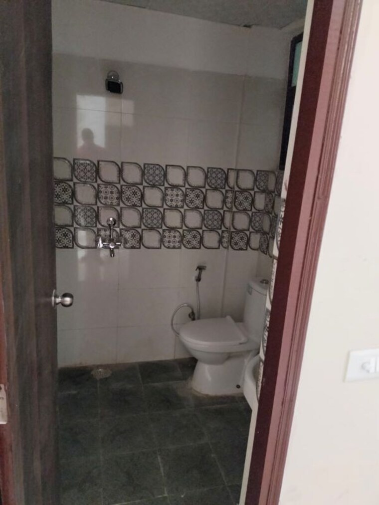 Bathroom, crossing republic 2 Bedroom 1022 Sq.Ft. Apartment In Crossing Republic Ghaziabad 10237170