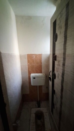 Bathroom in 1.5 BHK Apartment at Sector 10 Greater Noida – for Sale