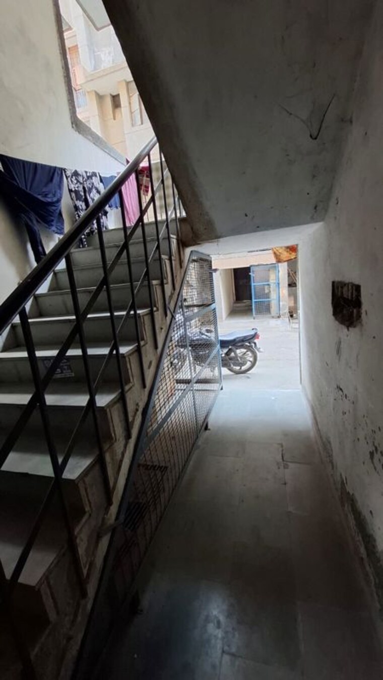 Balcony, sector 10 greater noida 1.5 Bedroom 30 Sq.Mt. Apartment In Sector 10 Greater Noida Greater Noida 10237261