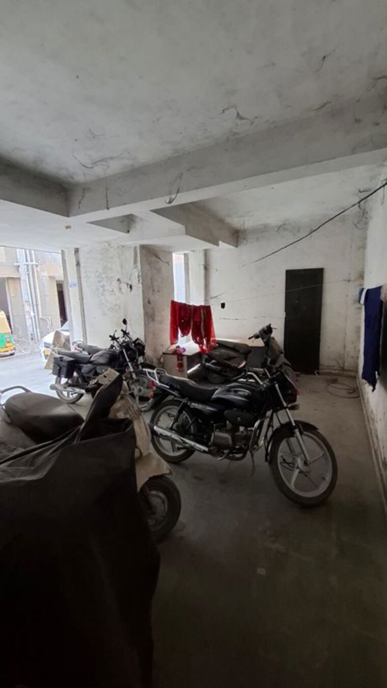  Parking, sector 10 greater noida 1.5 Bedroom 30 Sq.Mt. Apartment In Sector 10 Greater Noida Greater Noida 10237261