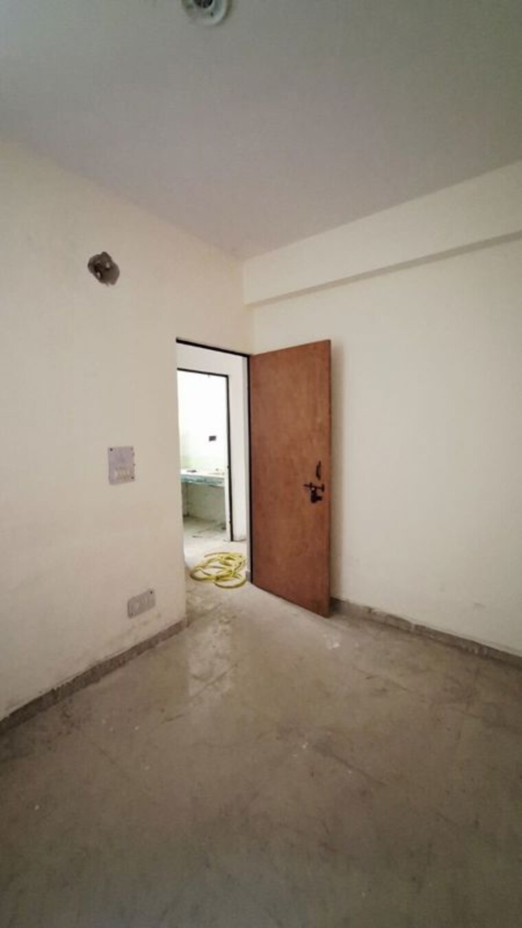 Room, sector 10 greater noida 1.5 Bedroom 30 Sq.Mt. Apartment In Sector 10 Greater Noida Greater Noida 10237261
