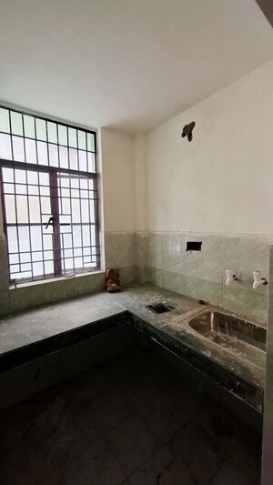 Room in 1.5 BHK Apartment at Sector 10 Greater Noida – for Sale