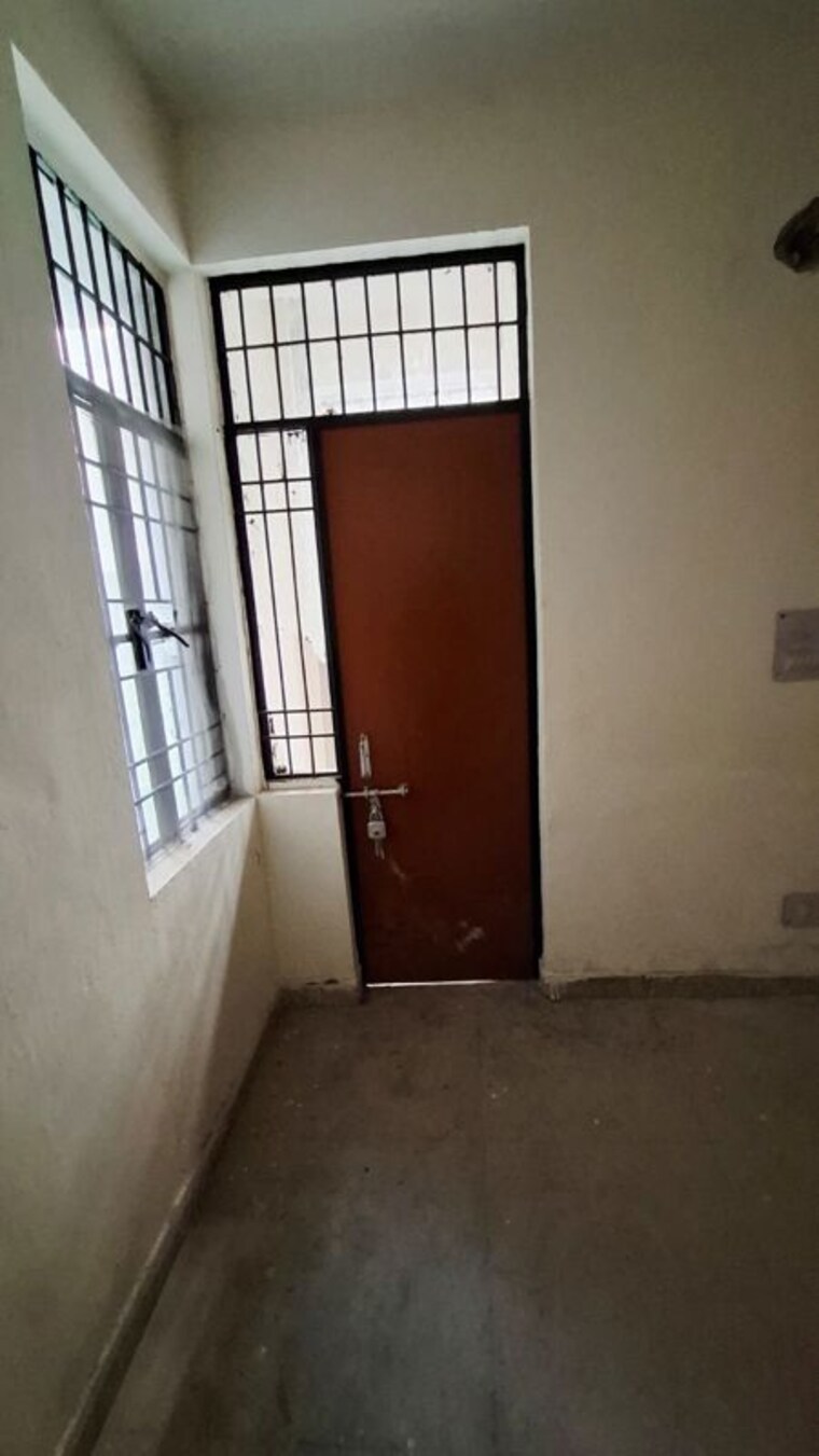 Room, sector 10 greater noida 1.5 Bedroom 30 Sq.Mt. Apartment In Sector 10 Greater Noida Greater Noida 10237261