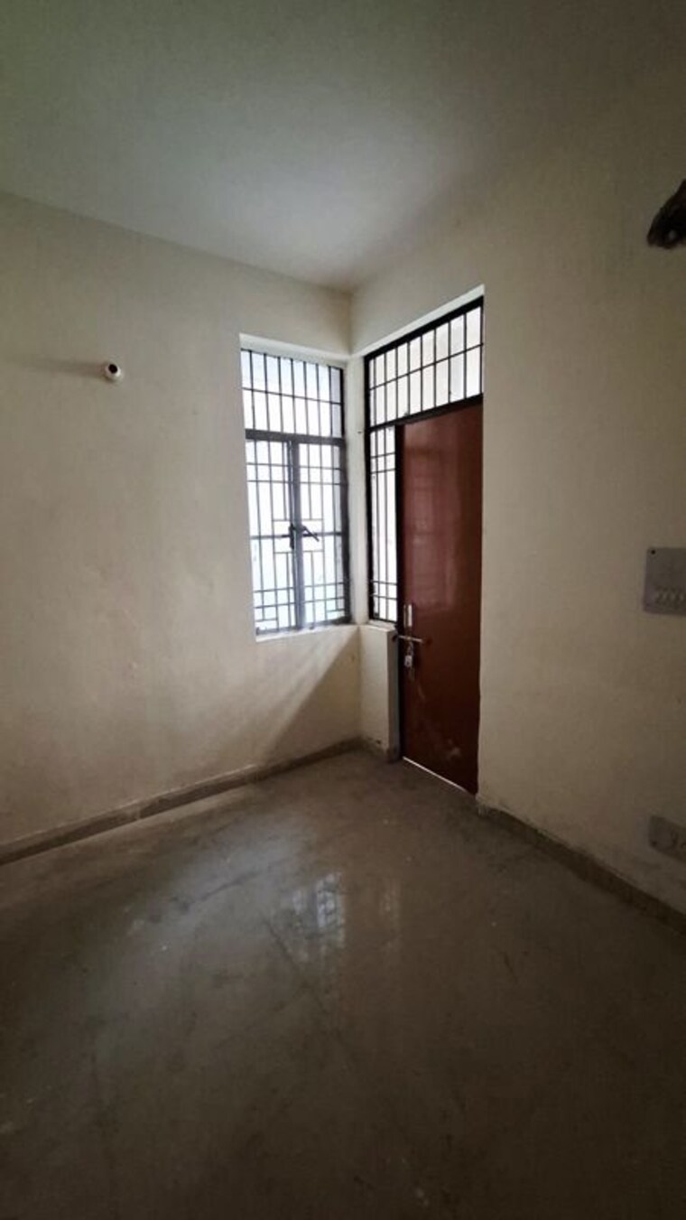 Room, sector 10 greater noida 1.5 Bedroom 30 Sq.Mt. Apartment In Sector 10 Greater Noida Greater Noida 10237261