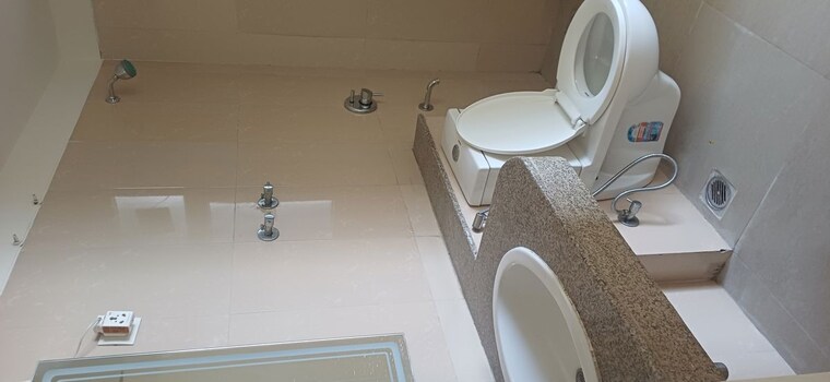 Bathroom, emaar-emerald-estate 3.5 Bedroom 1310 Sq.Ft. Apartment In Sector 65 Gurgaon 10237294