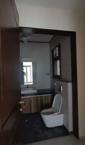 Attached Bathroom in 5 BHK Villa at Sector 57 – for Rent