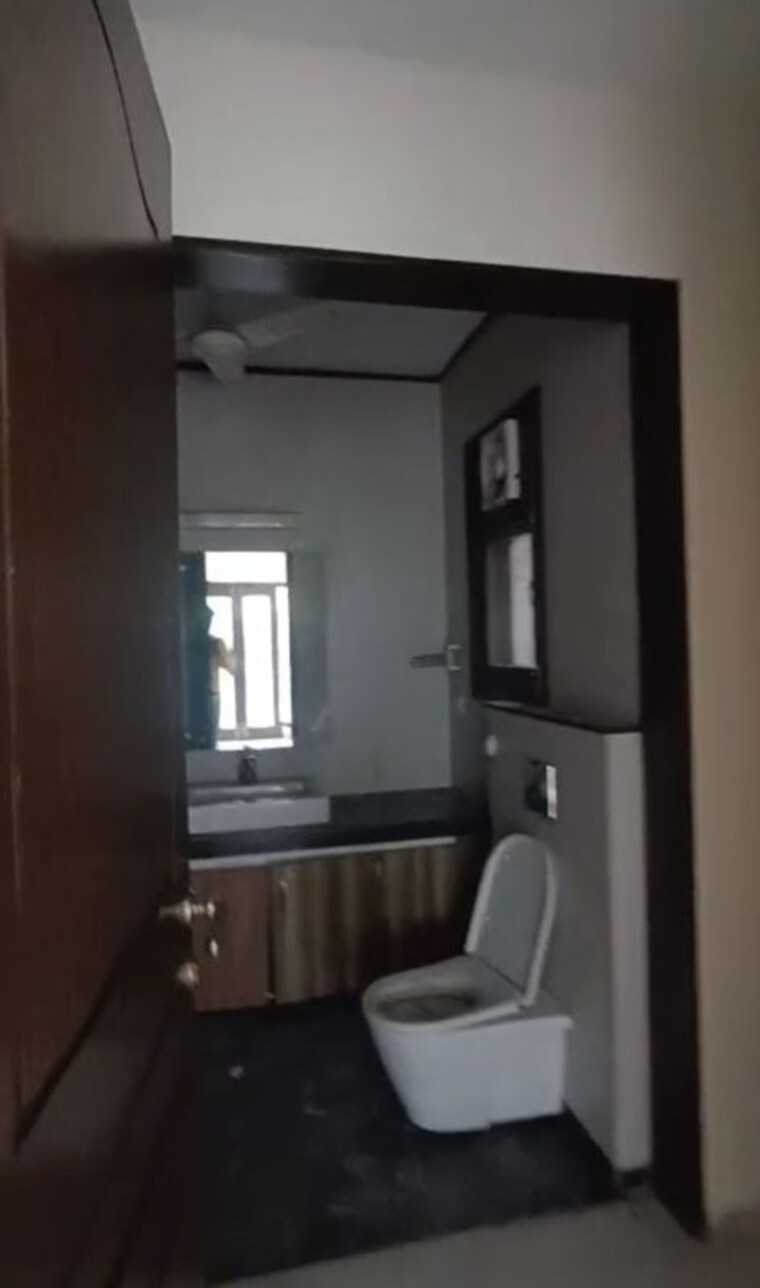 Attached Bathroom, sector 57 5 Bedroom 4500 Sq.Ft. Villa In Sector 57 Gurgaon 10237373