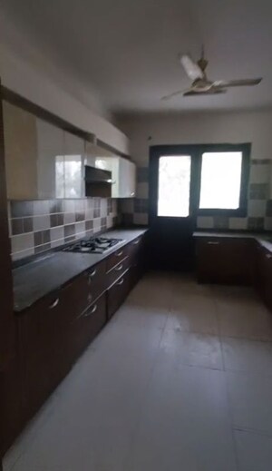 Kitchen in 5 BHK Villa at Sector 57 – for Rent