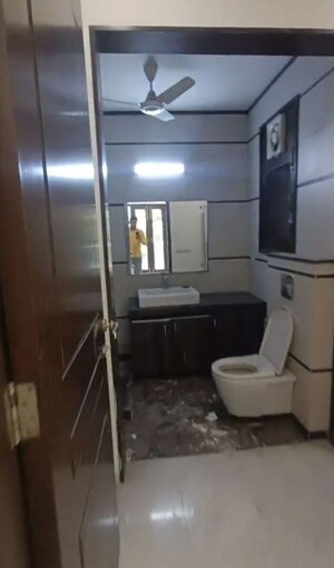 Attached Bathroom in 5 BHK Villa at Sector 57 – for Rent