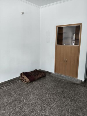 Room in 1 BHK Apartment at Jagriti Apartments, Sector 71 – for Rent