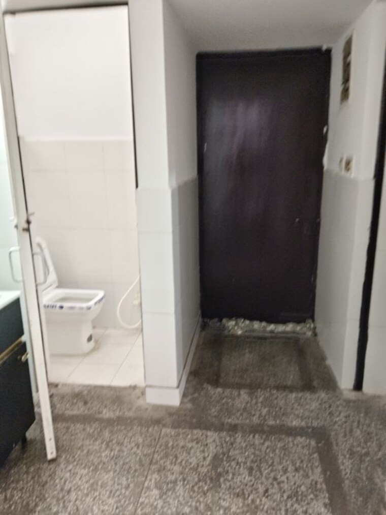 Bathroom, jagriti-apartments 1 Bedroom 450 Sq.Ft. Apartment In Sector 71 Noida 10237384